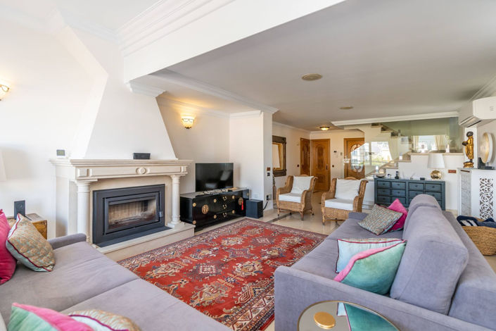 Image No.12-5 Bed Property for sale