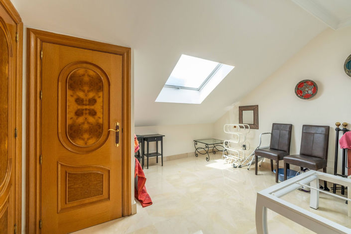 Image No.20-5 Bed Property for sale