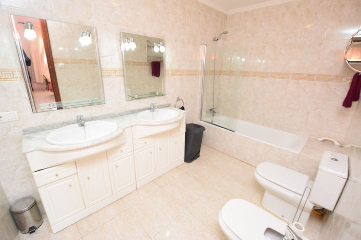 Image No.16-3 Bed Property for sale