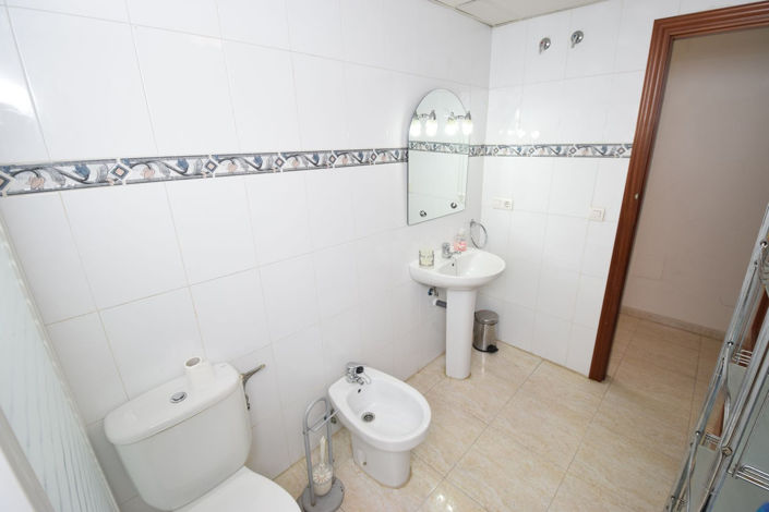 Image No.21-3 Bed Property for sale