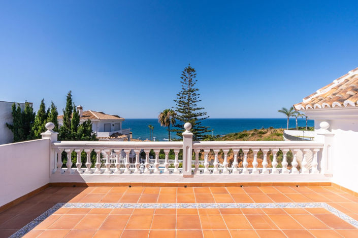 Image No.12-4 Bed Property for sale