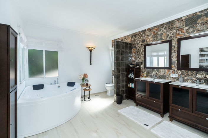 Image No.13-4 Bed Property for sale