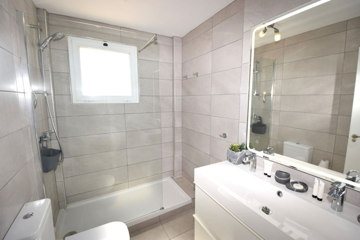 Image No.8-2 Bed Property for sale