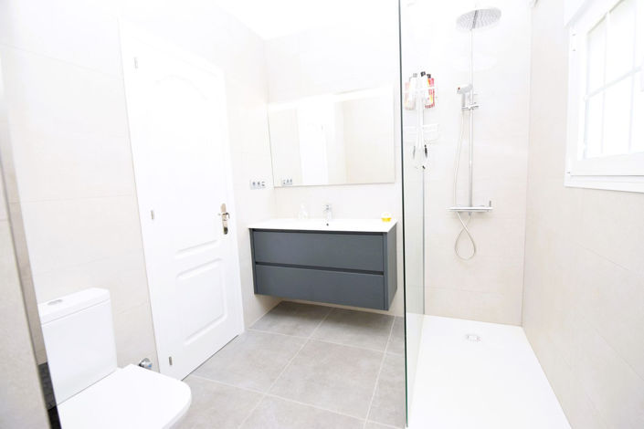 Image No.20-3 Bed Property for sale