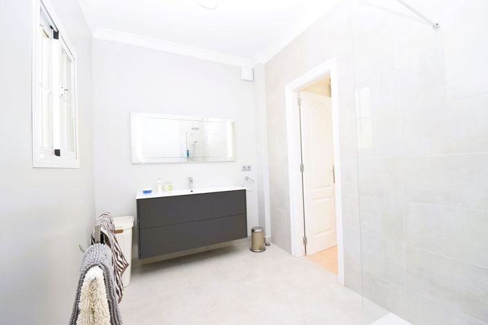 Image No.5-3 Bed Property for sale