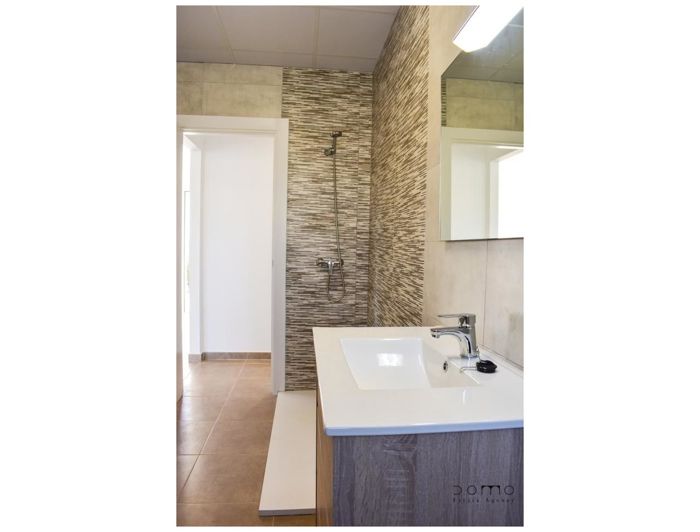 Image No.10-3 Bed Property for sale