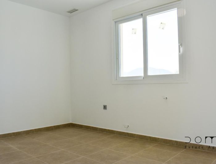 Image No.12-3 Bed Property for sale