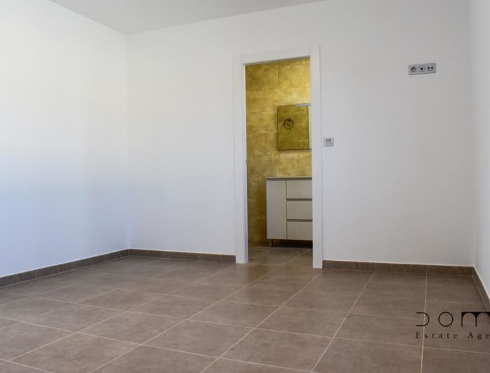 Image No.13-3 Bed Property for sale