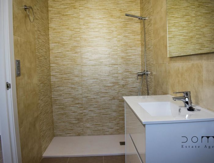 Image No.14-3 Bed Property for sale