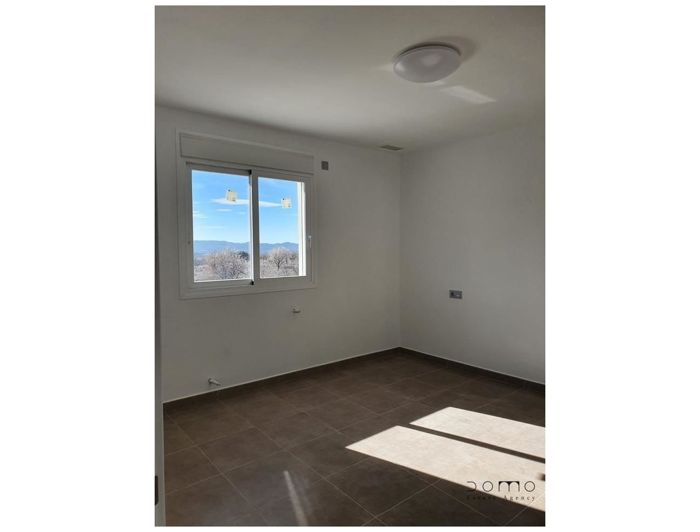 Image No.17-3 Bed Property for sale