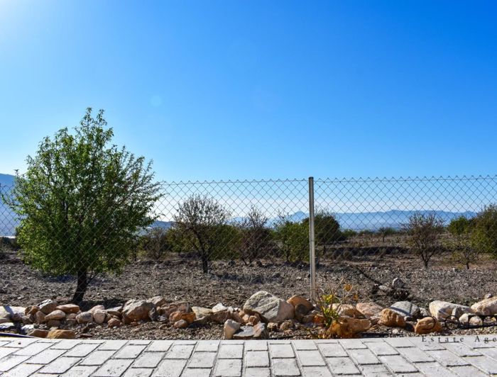 Image No.25-3 Bed Property for sale