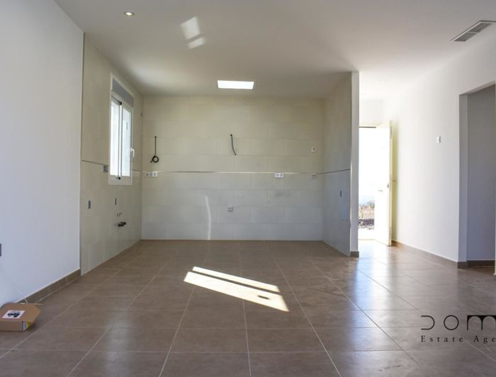 Image No.6-3 Bed Property for sale