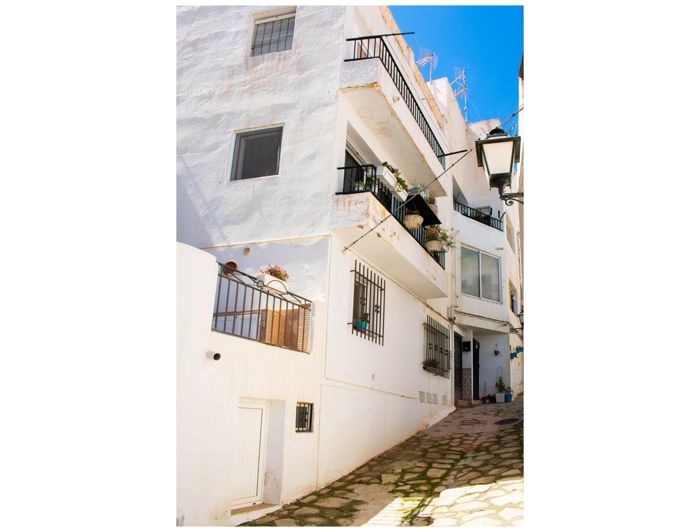 Image No.26-2 Bed Property for sale