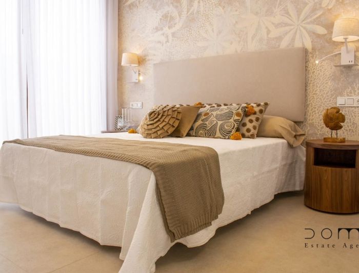 Image No.12-3 Bed Property for sale