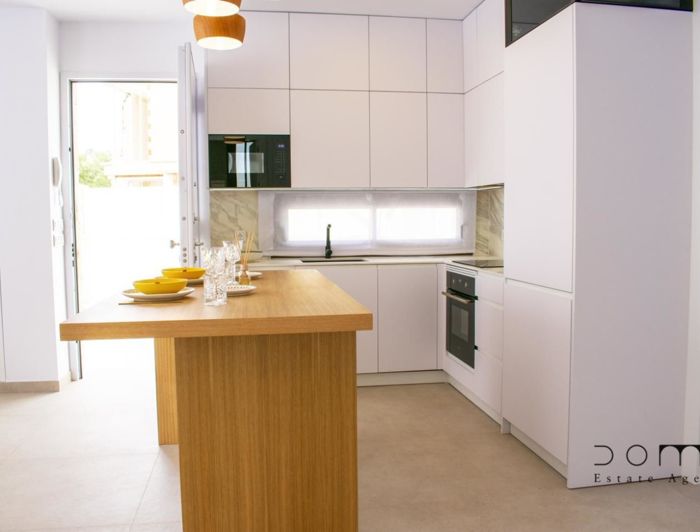 Image No.6-3 Bed Property for sale