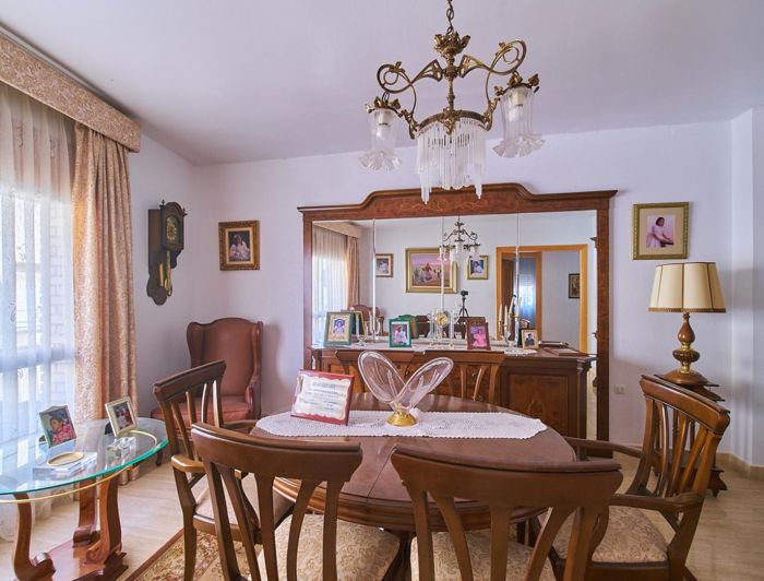 Image No.16-5 Bed Townhouse for sale