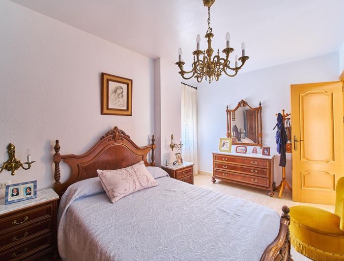 Image No.19-5 Bed Townhouse for sale