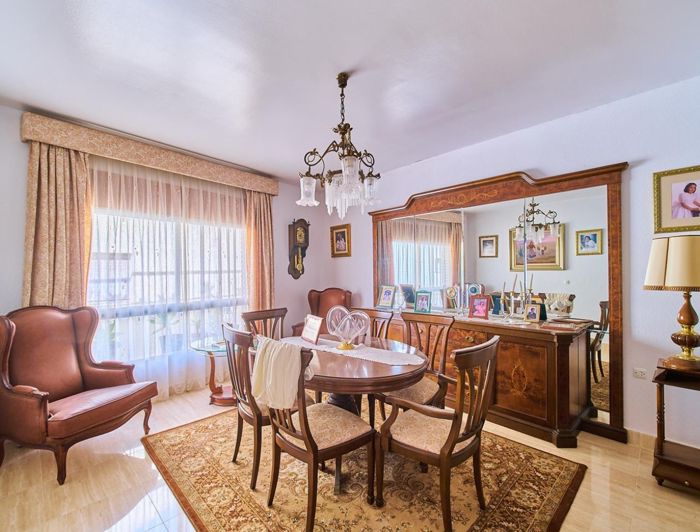 Image No.2-5 Bed Townhouse for sale