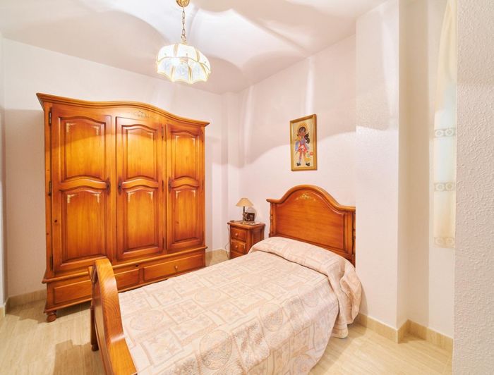 Image No.23-5 Bed Townhouse for sale