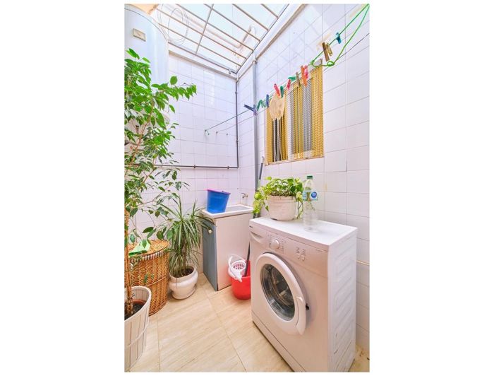 Image No.6-5 Bed Townhouse for sale