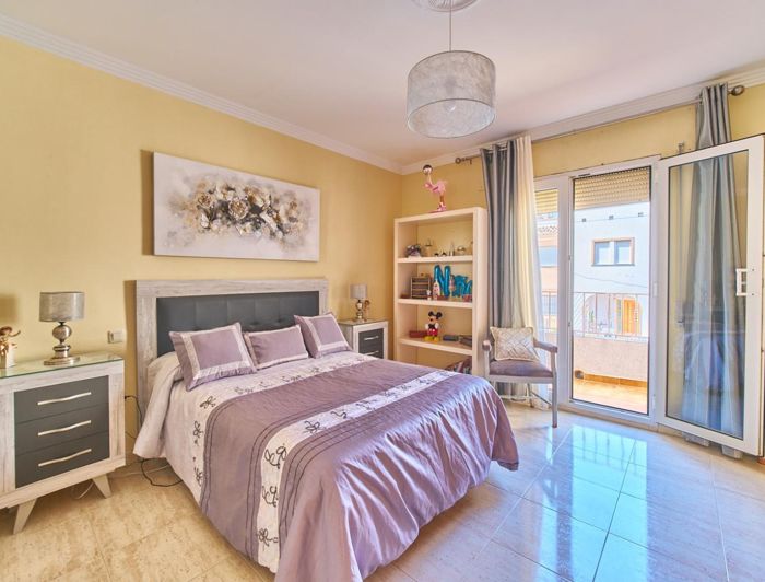 Image No.14-3 Bed Townhouse for sale