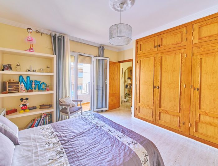 Image No.17-3 Bed Townhouse for sale