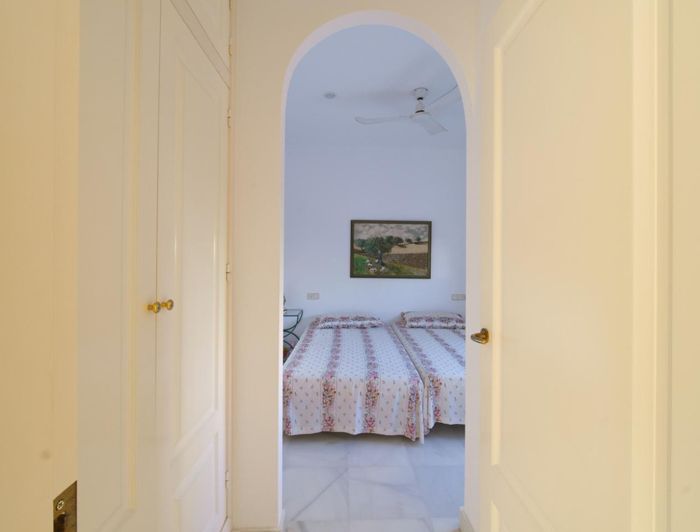 Image No.15-4 Bed Property for sale