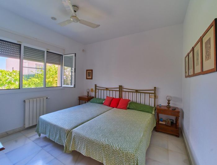 Image No.19-4 Bed Property for sale