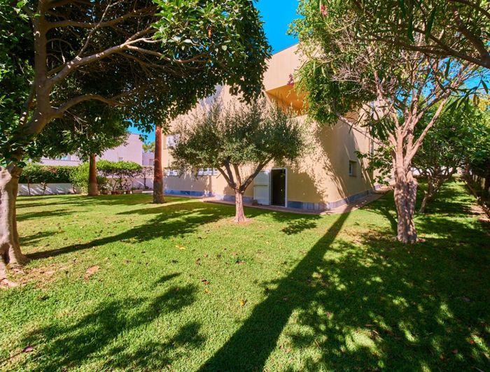 Image No.4-4 Bed Property for sale