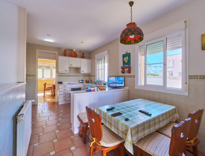 Image No.31-4 Bed Property for sale