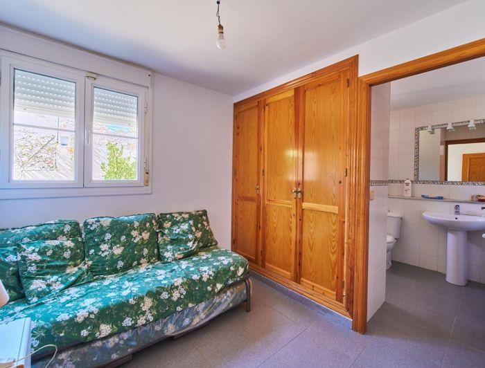 Image No.37-4 Bed Property for sale