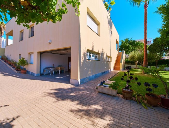 Image No.8-4 Bed Property for sale