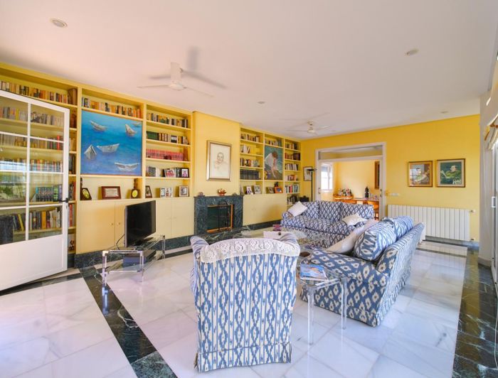 Image No.10-4 Bed Property for sale