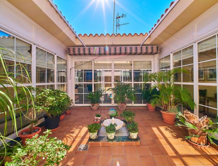 Image No.5-4 Bed Property for sale