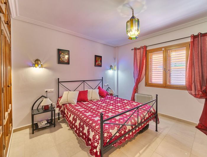 Image No.13-3 Bed Townhouse for sale