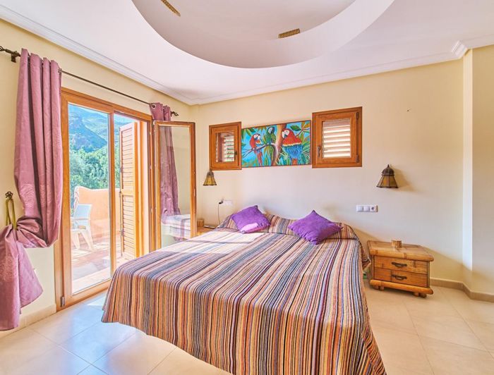 Image No.18-3 Bed Townhouse for sale