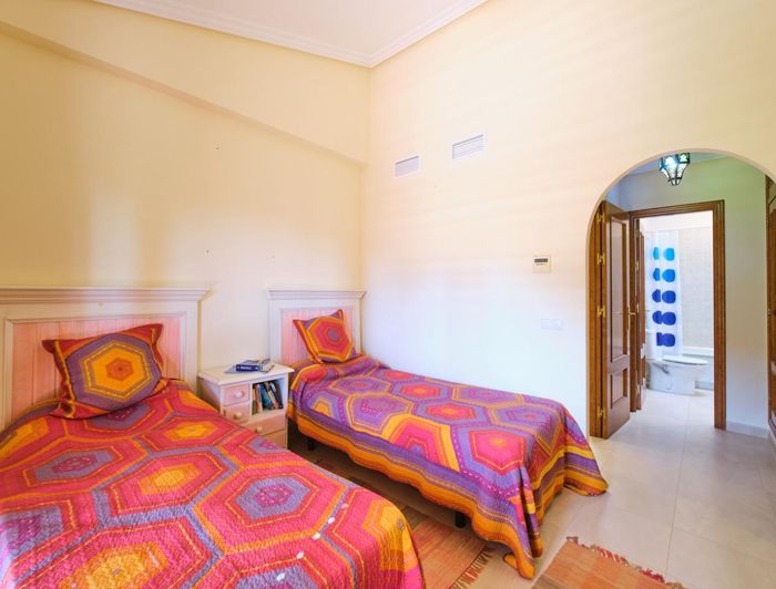 Image No.26-3 Bed Townhouse for sale