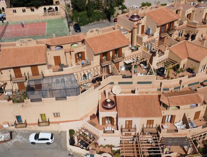 Image No.34-3 Bed Townhouse for sale