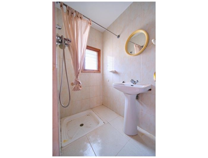 Image No.13-9 Bed Commercial for sale