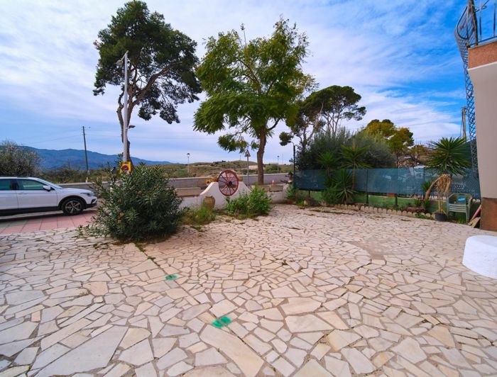 Image No.2-9 Bed Commercial for sale