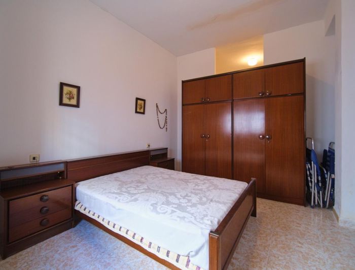 Image No.21-6 Bed Townhouse for sale