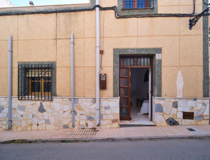 Image No.26-6 Bed Townhouse for sale