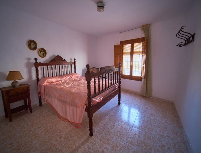 Image No.3-6 Bed Townhouse for sale