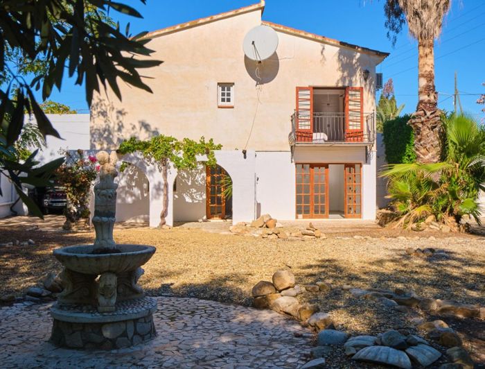 Image No.1-5 Bed Property for sale