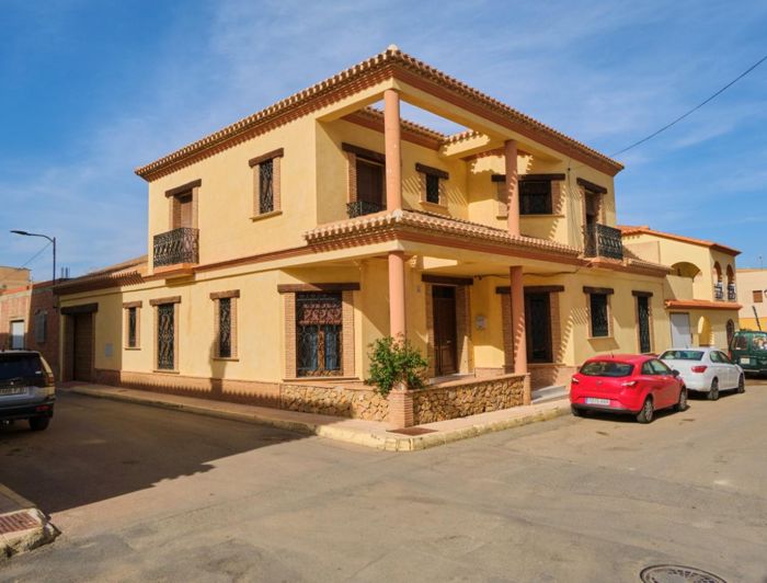 Image No.1-5 Bed Property for sale