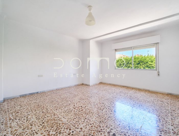 Image No.19-3 Bed Townhouse for sale