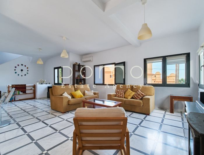 Image No.14-5 Bed Property for sale