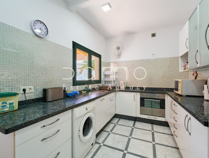 Image No.17-5 Bed Property for sale