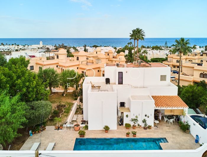 Image No.3-5 Bed Property for sale