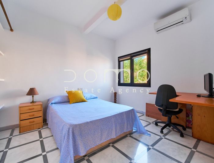 Image No.21-5 Bed Property for sale